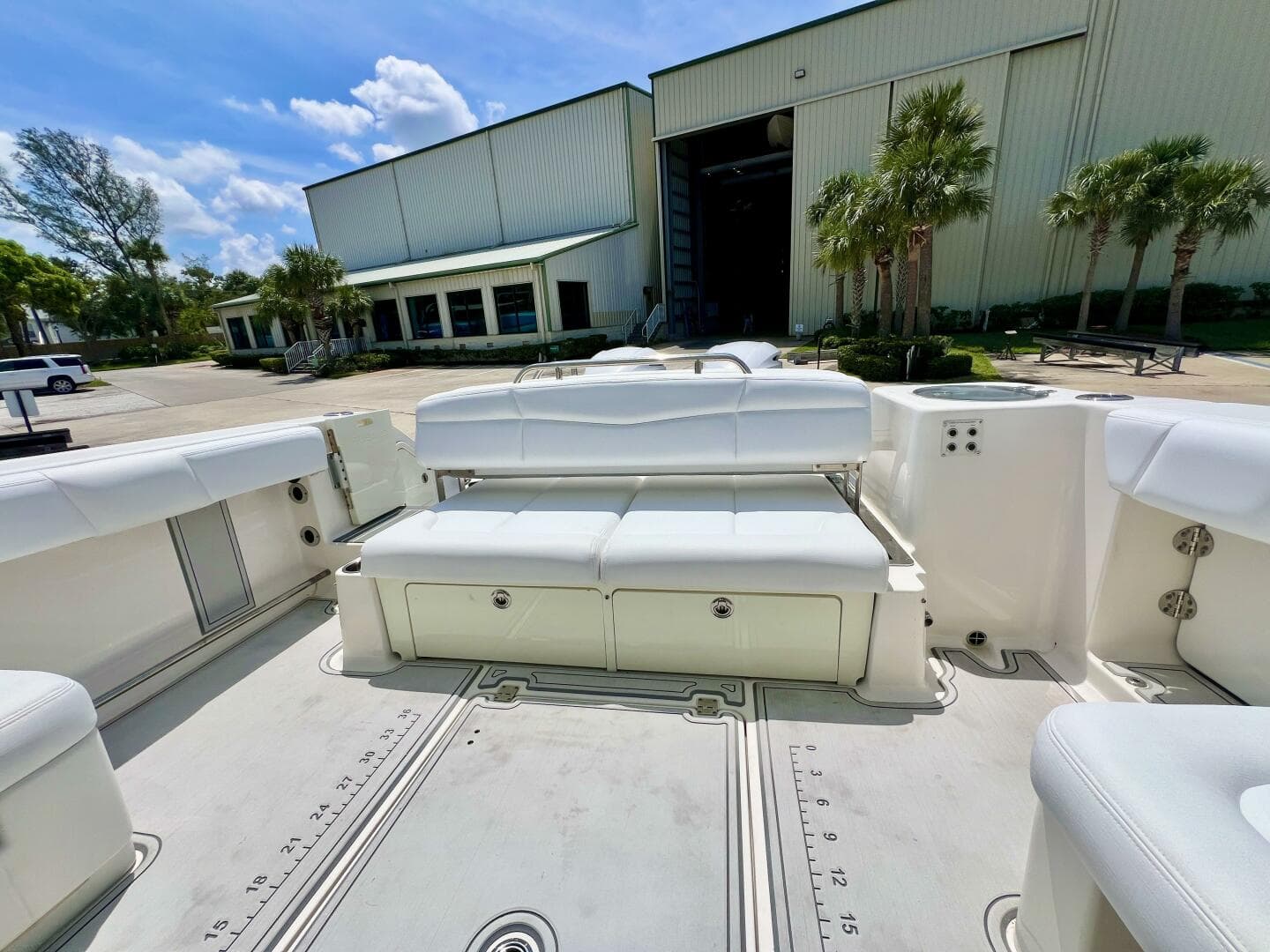 2019 Robalo R317 — photo 5