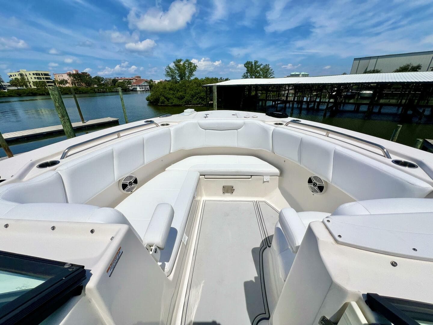 2019 Robalo R317 — photo 3