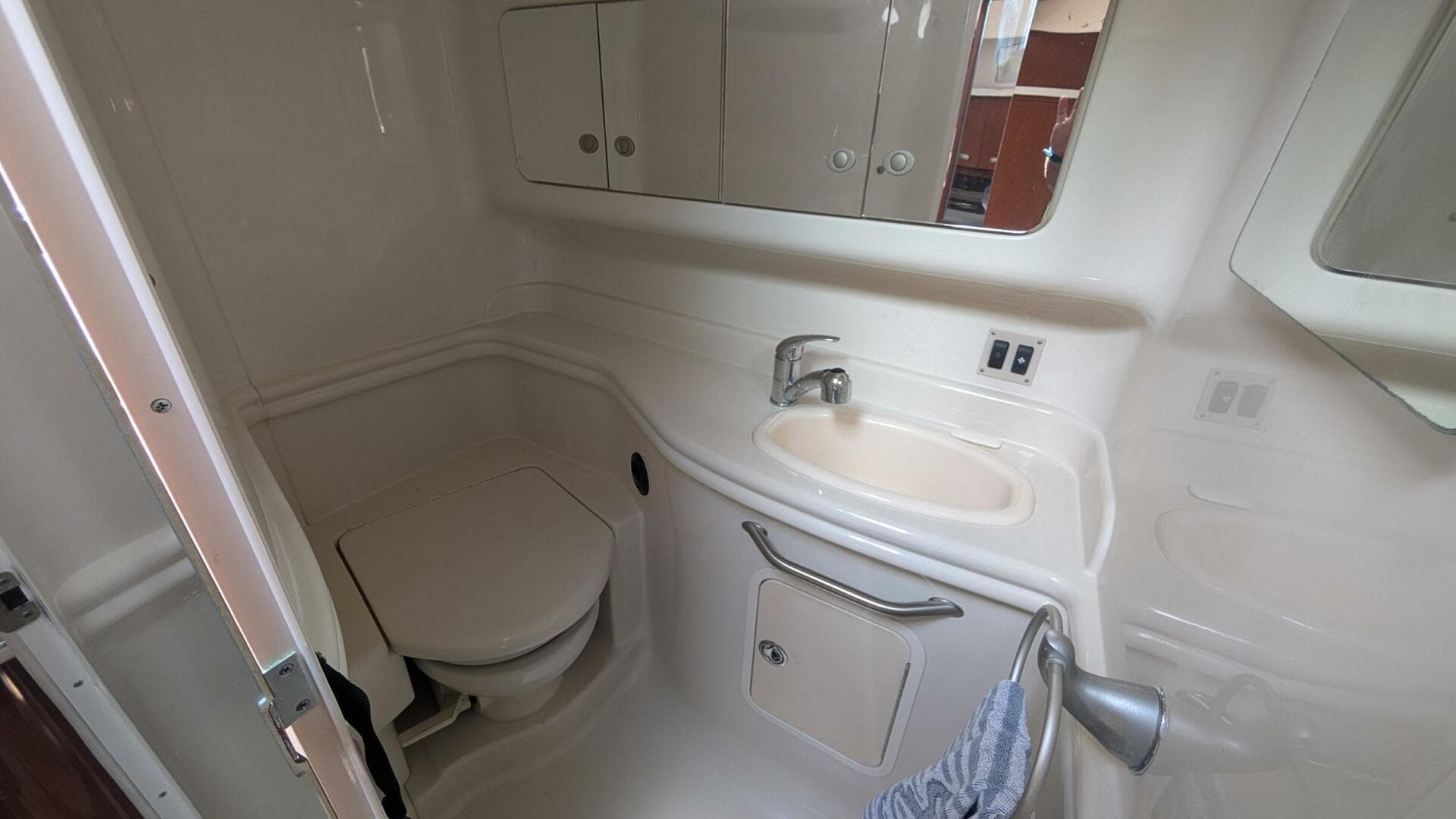 2008 Sea Ray 340 Sundancer Sportsman — photo 16