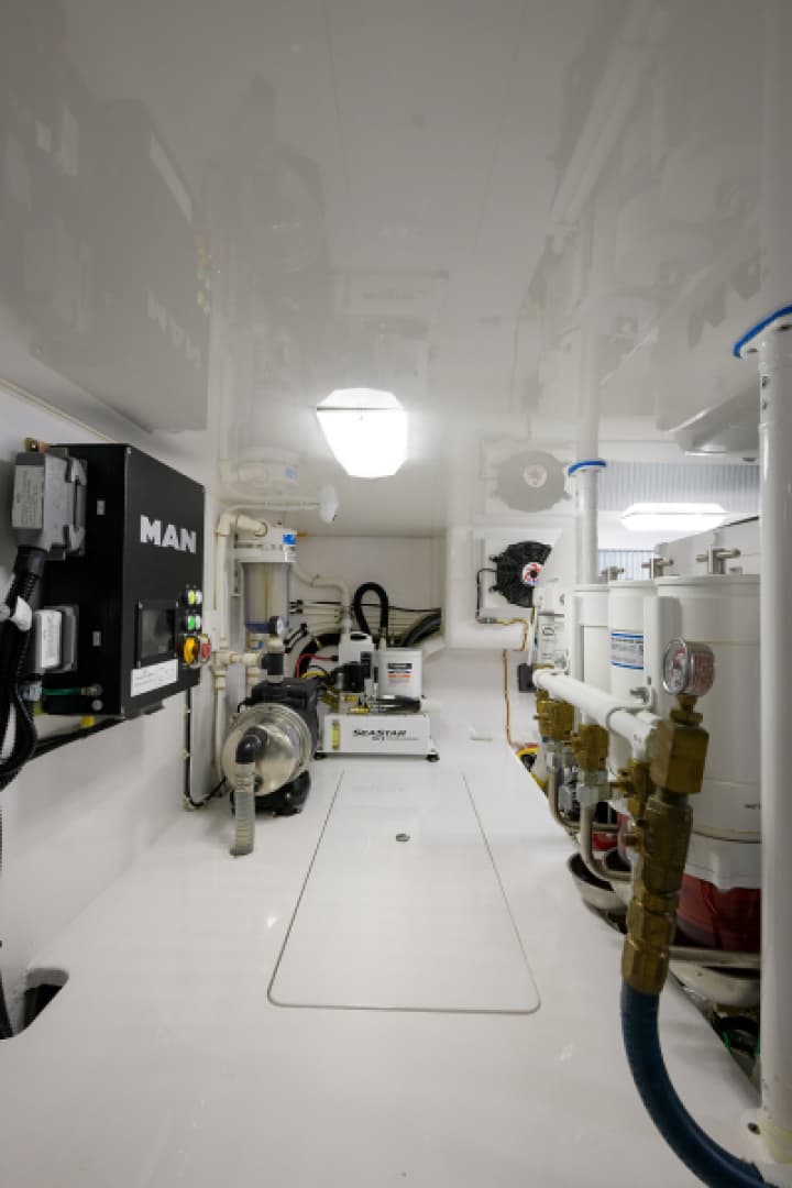 2017 Viking 48 Convertible — photo 31