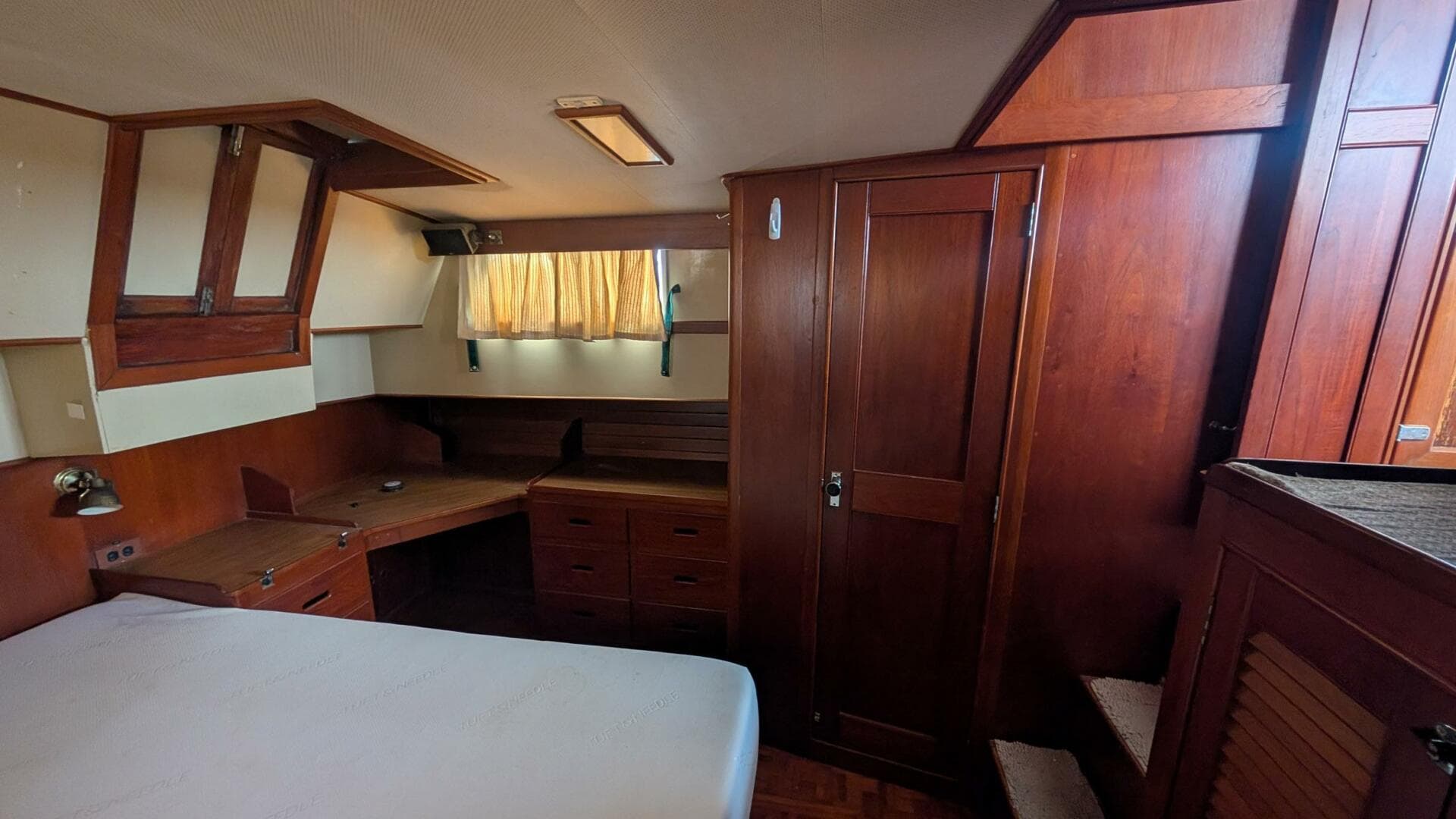 1983 Grand Banks 42 Classic — photo 12