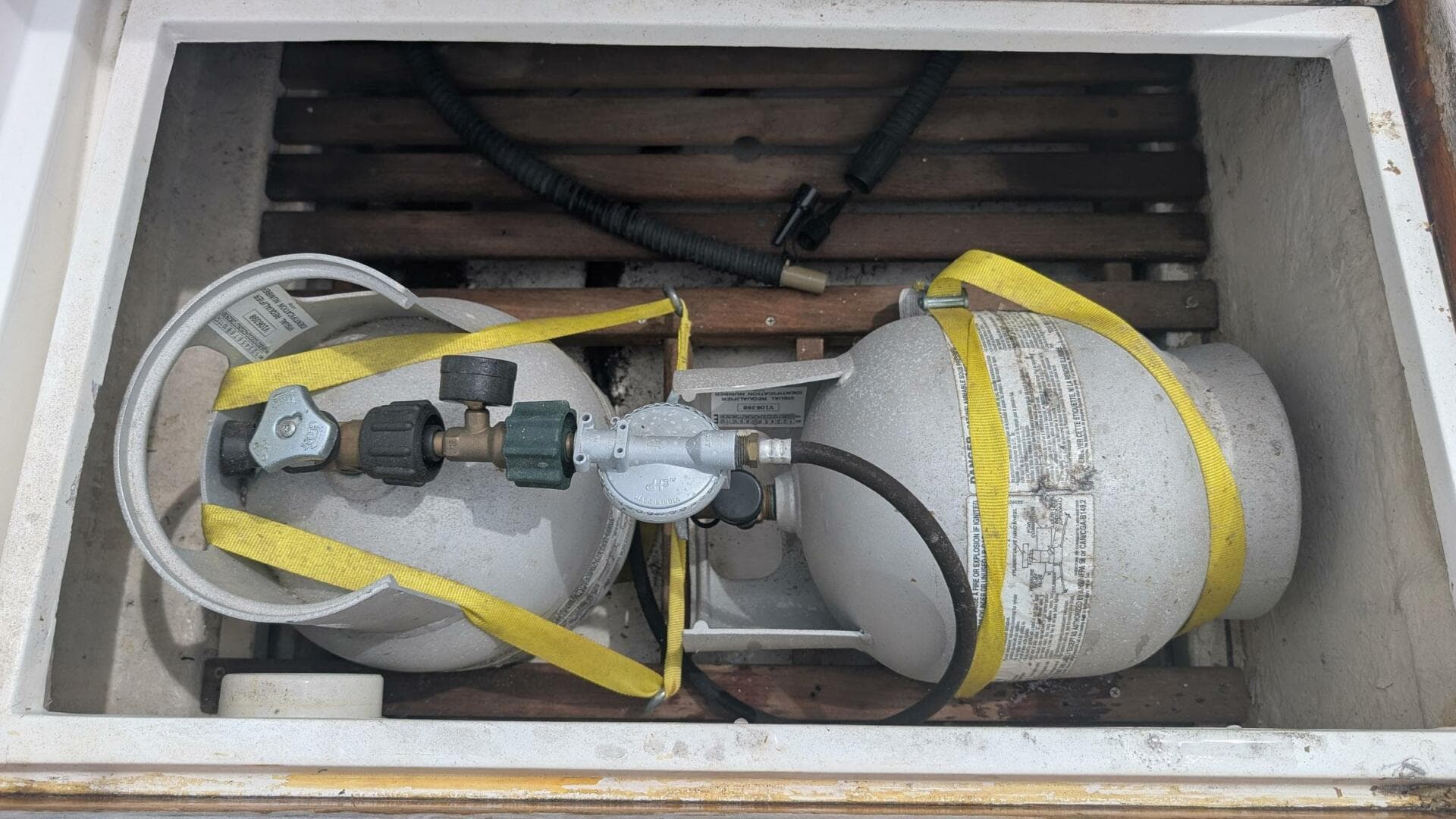 1983 Grand Banks 42 Classic — photo 19