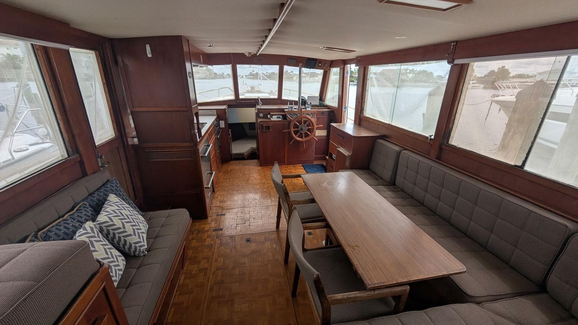 1983 Grand Banks 42 Classic — photo 10