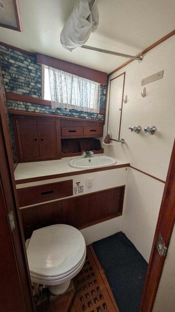 1983 Grand Banks 42 Classic — photo 14