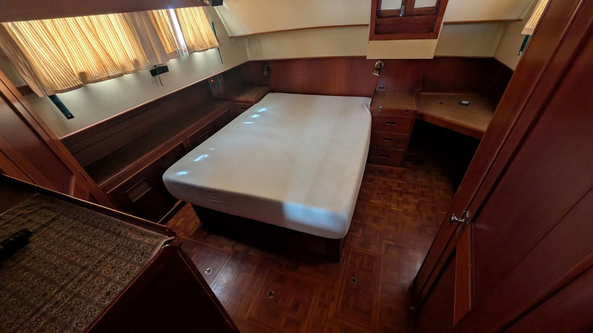 1983 Grand Banks 42 Classic — photo 11