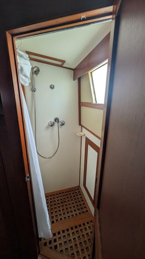 1983 Grand Banks 42 Classic — photo 15