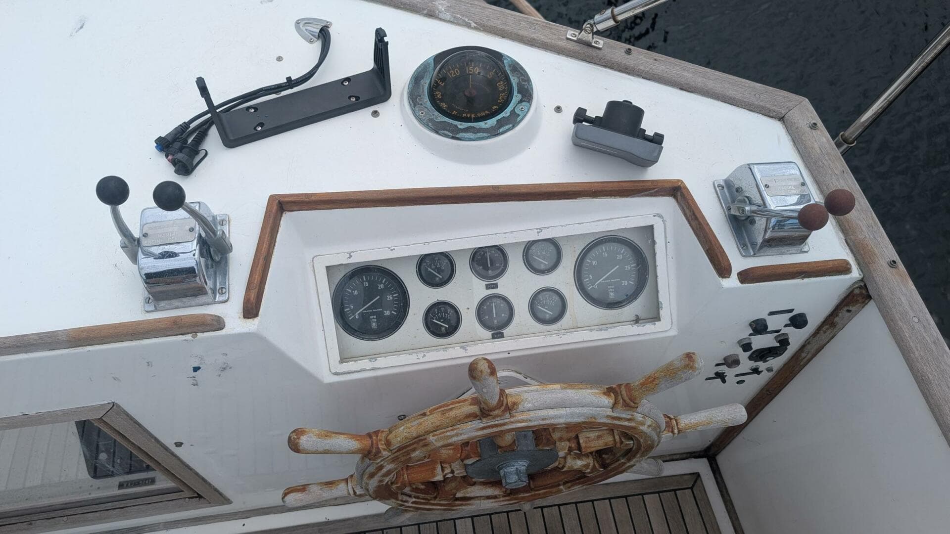 1983 Grand Banks 42 Classic — photo 18