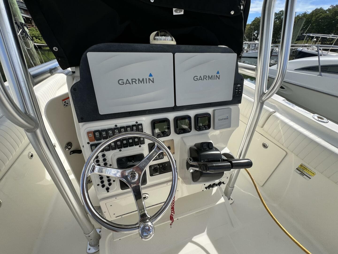 2009 Hydra-Sports 2500 Vector — photo 33