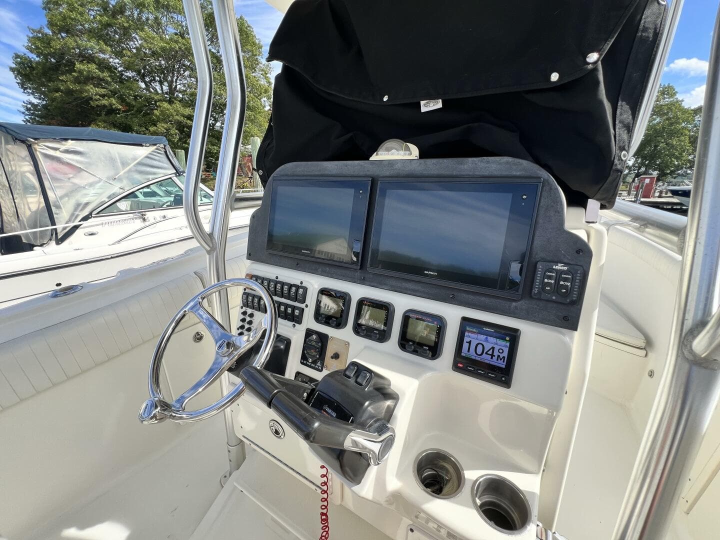 2009 Hydra-Sports 2500 Vector — photo 30