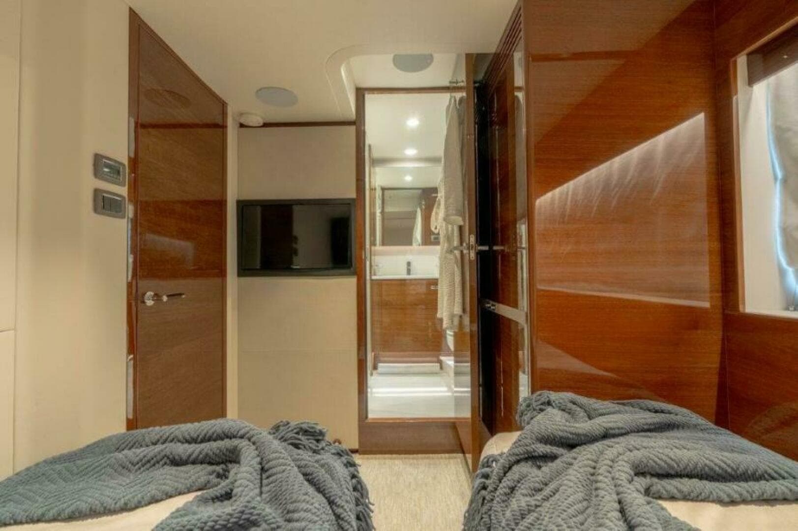 2019 Princess Motor Yacht — photo 17