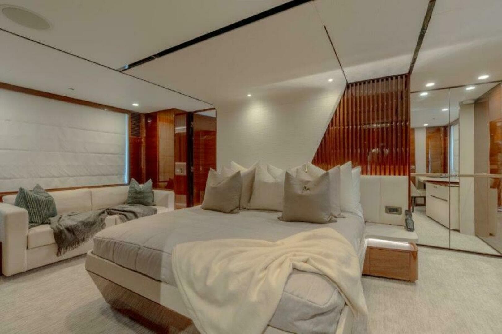 2019 Princess Motor Yacht — photo 9