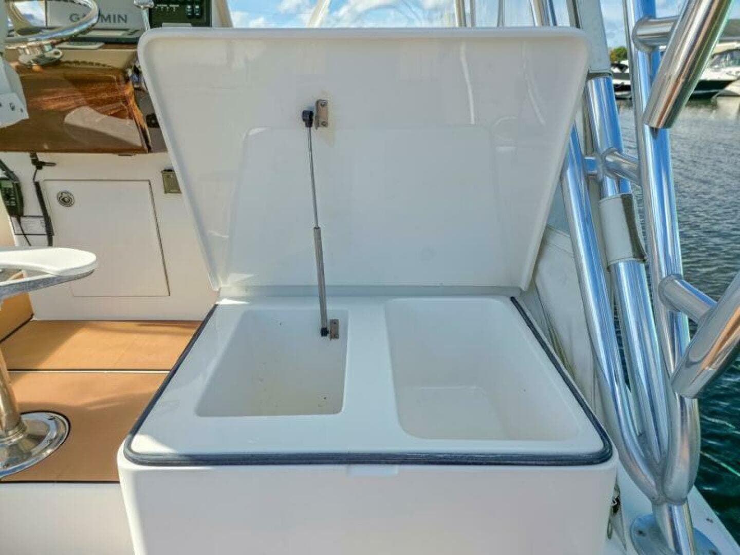 2005 Buddy Davis 35 Express — photo 17