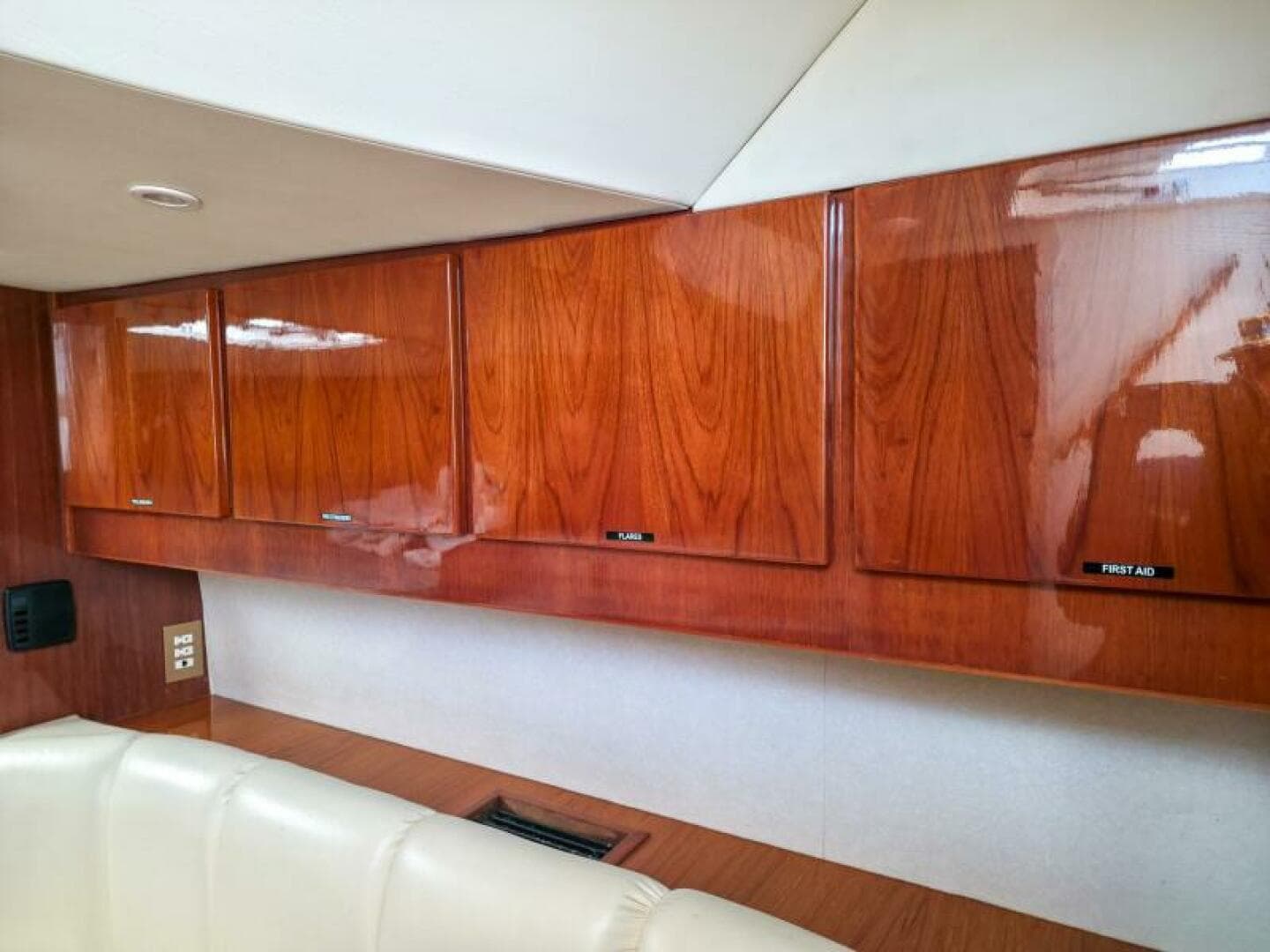 2005 Buddy Davis 35 Express — photo 30