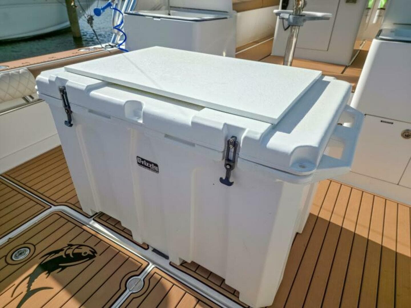 2005 Buddy Davis 35 Express — photo 15