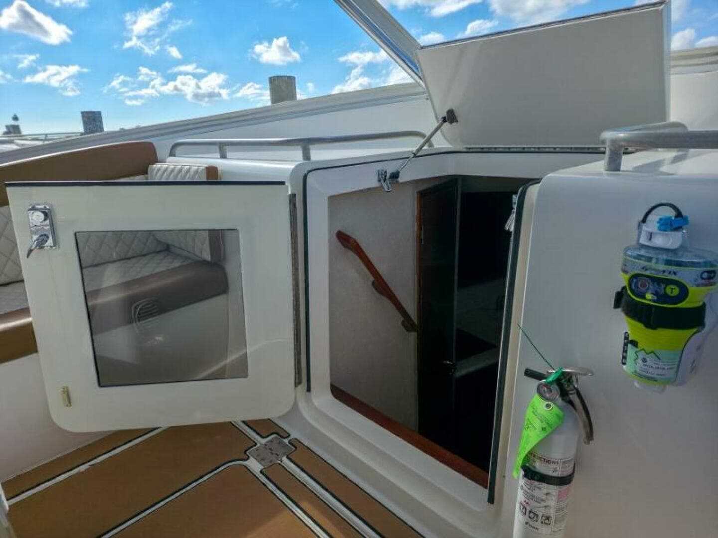 2005 Buddy Davis 35 Express — photo 26