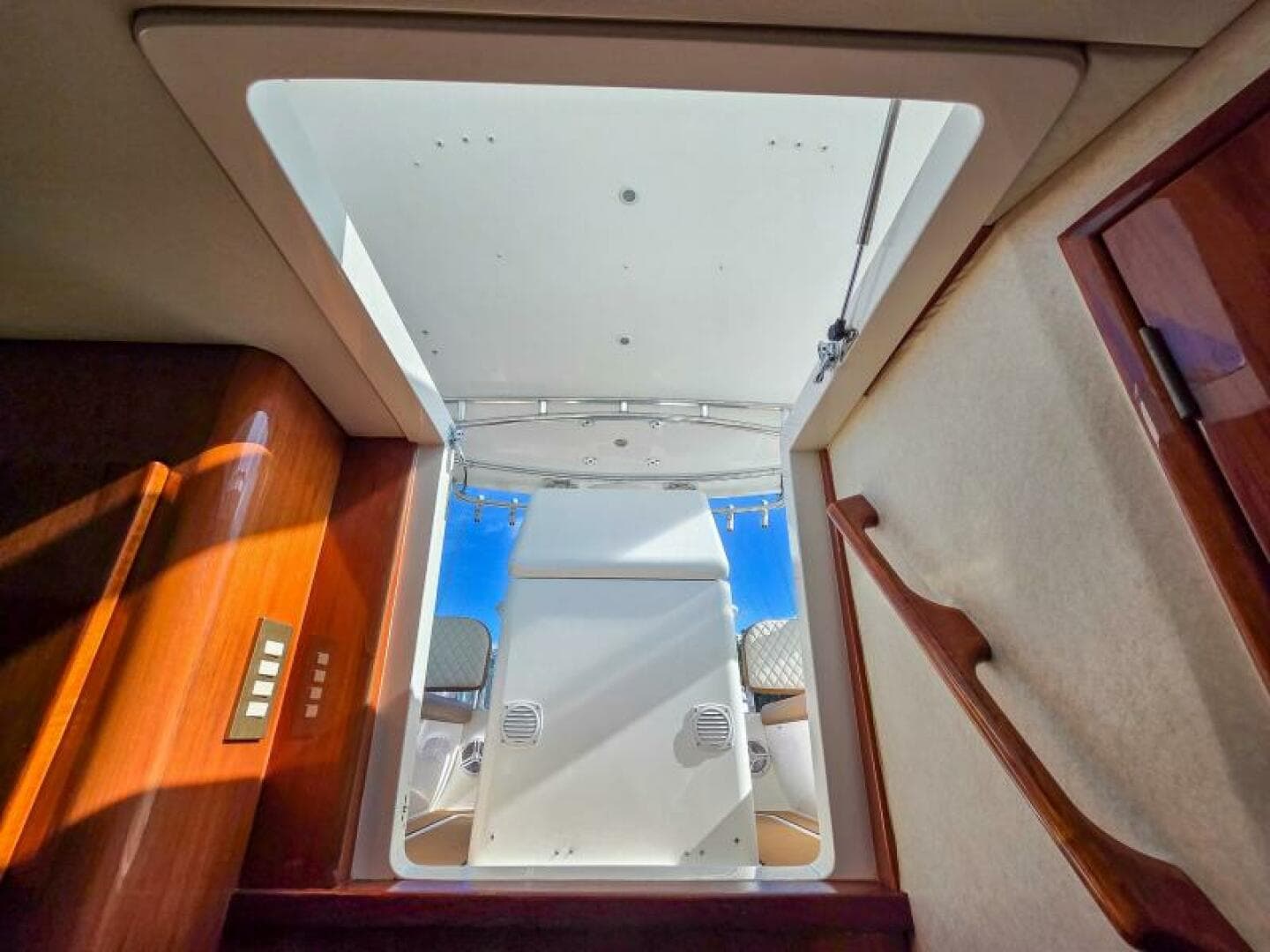 2005 Buddy Davis 35 Express — photo 40