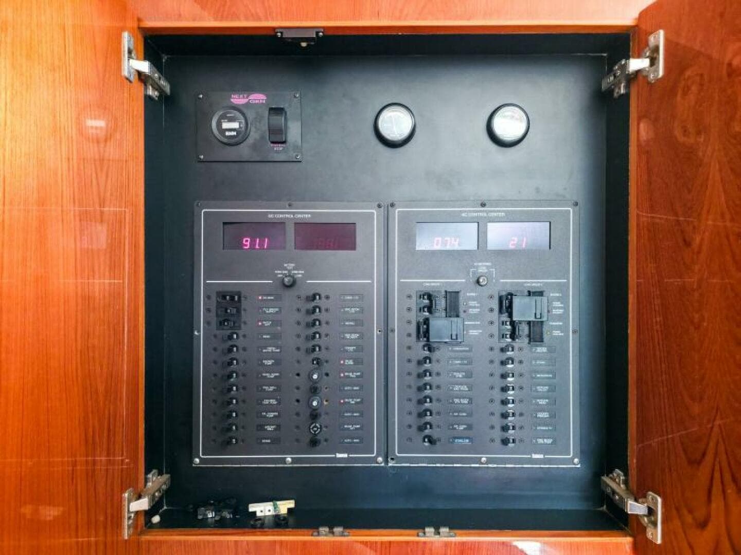 2005 Buddy Davis 35 Express — photo 38