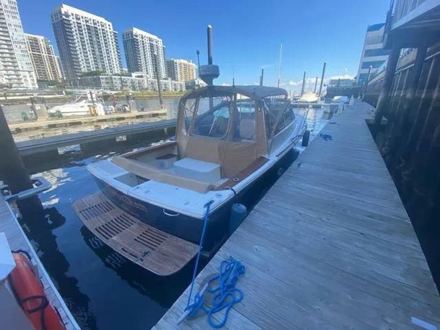 2009 Hunt Yachts — photo 12