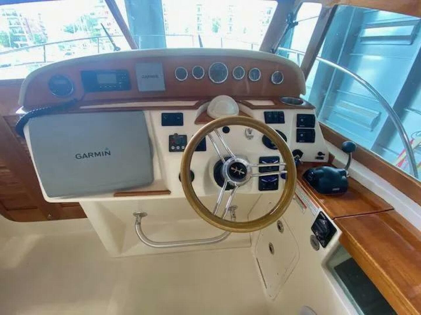 2009 Hunt Yachts — photo 3