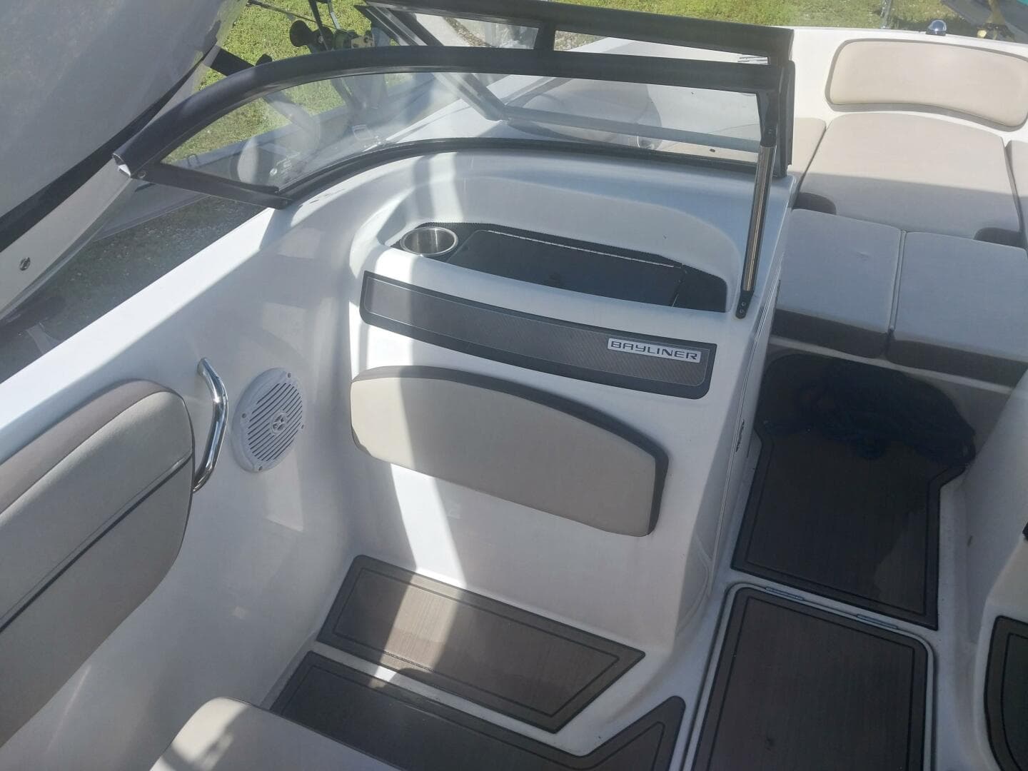 2017 Bayliner Vr 5 — photo 7