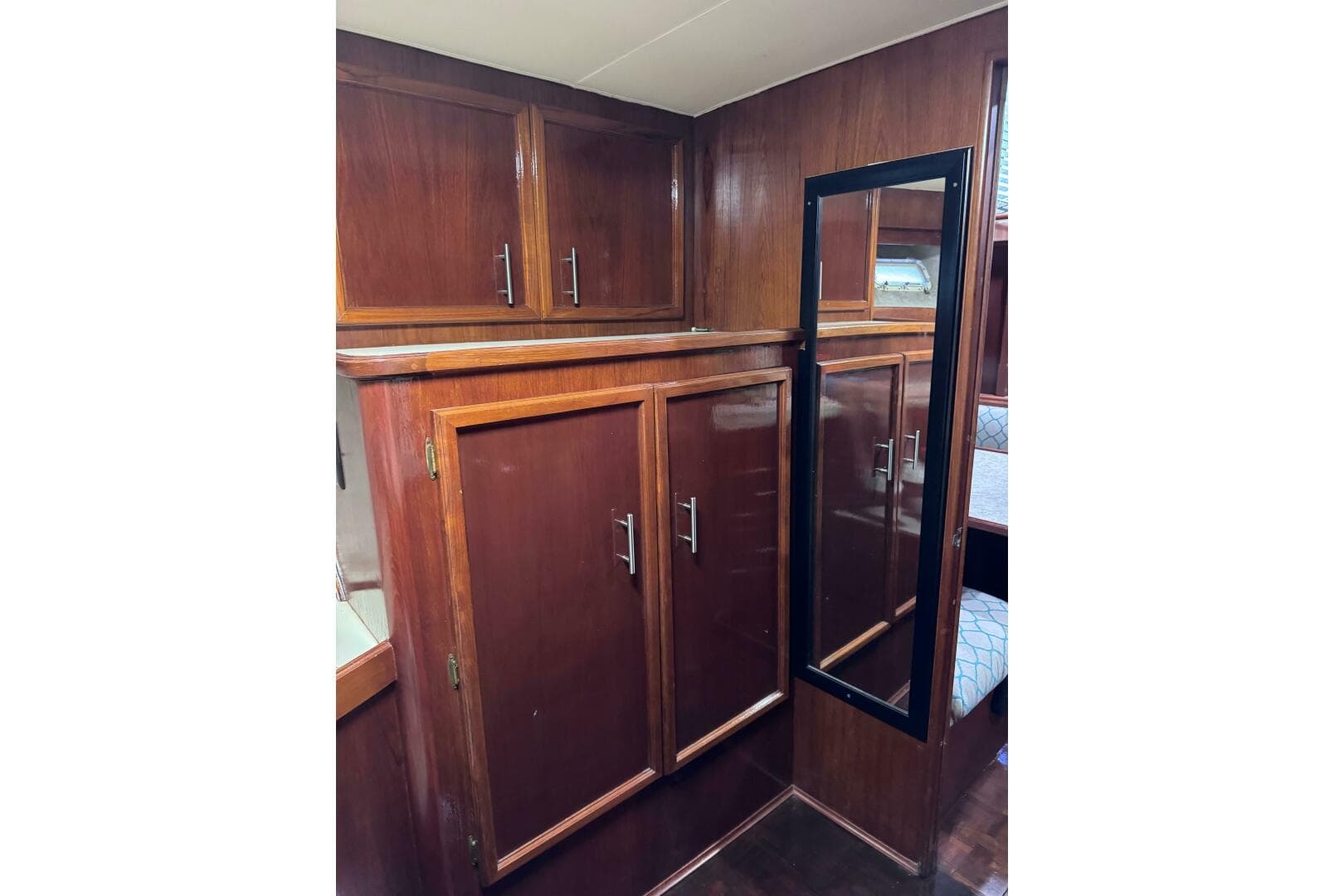 1986 Egg Harbor 37 Convertible — photo 19