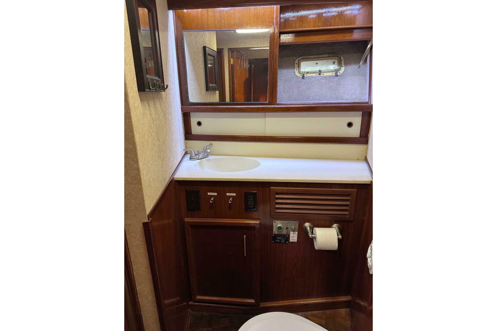 1986 Egg Harbor 37 Convertible — photo 23