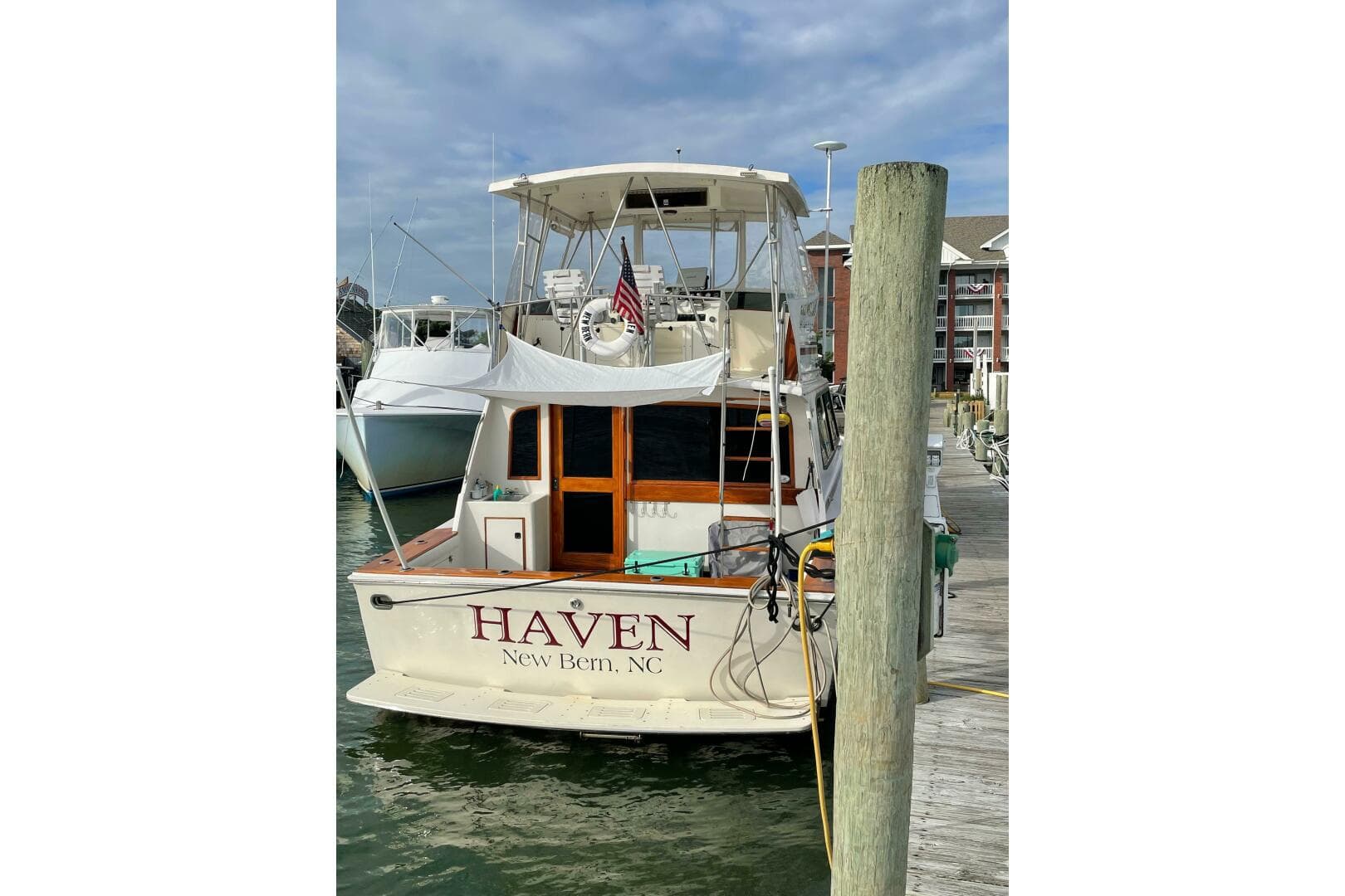 1986 Egg Harbor 37 Convertible — photo 2