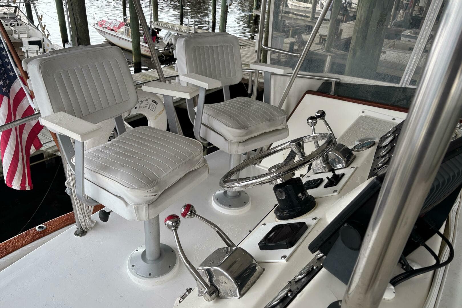 1986 Egg Harbor 37 Convertible — photo 6