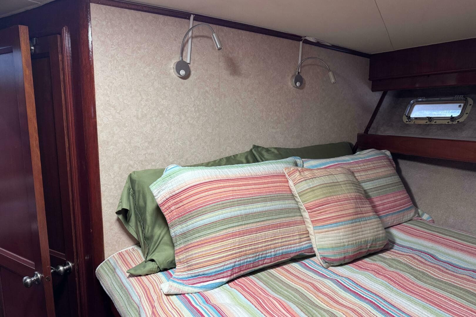 1986 Egg Harbor 37 Convertible — photo 17