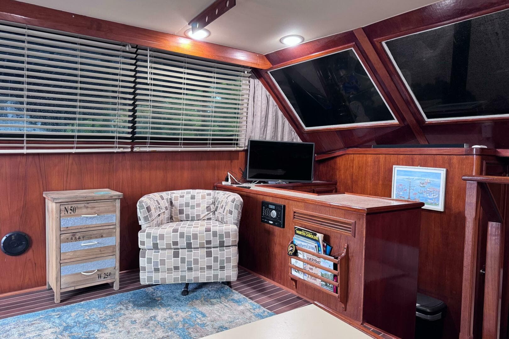 1986 Egg Harbor 37 Convertible — photo 9