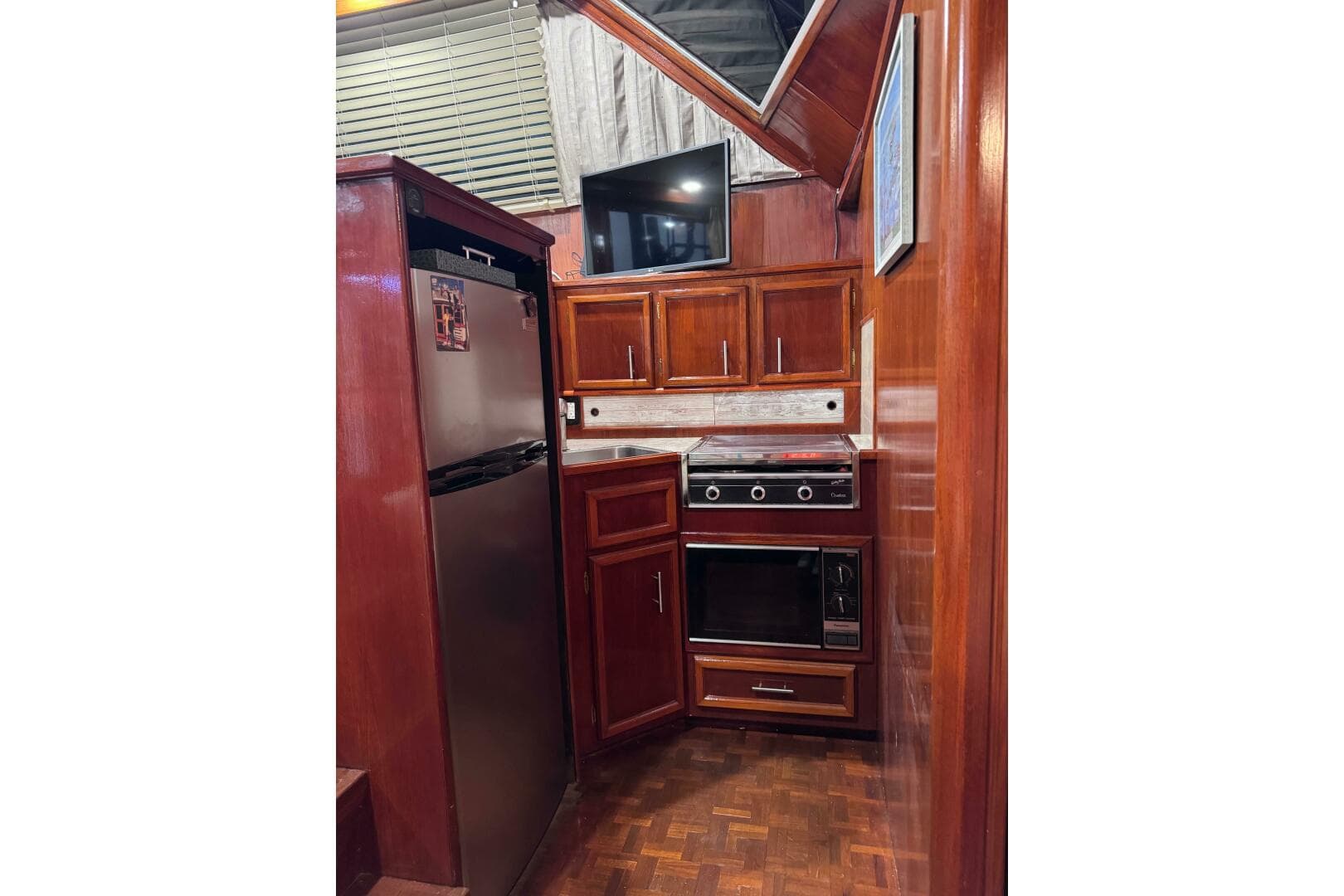 1986 Egg Harbor 37 Convertible — photo 15