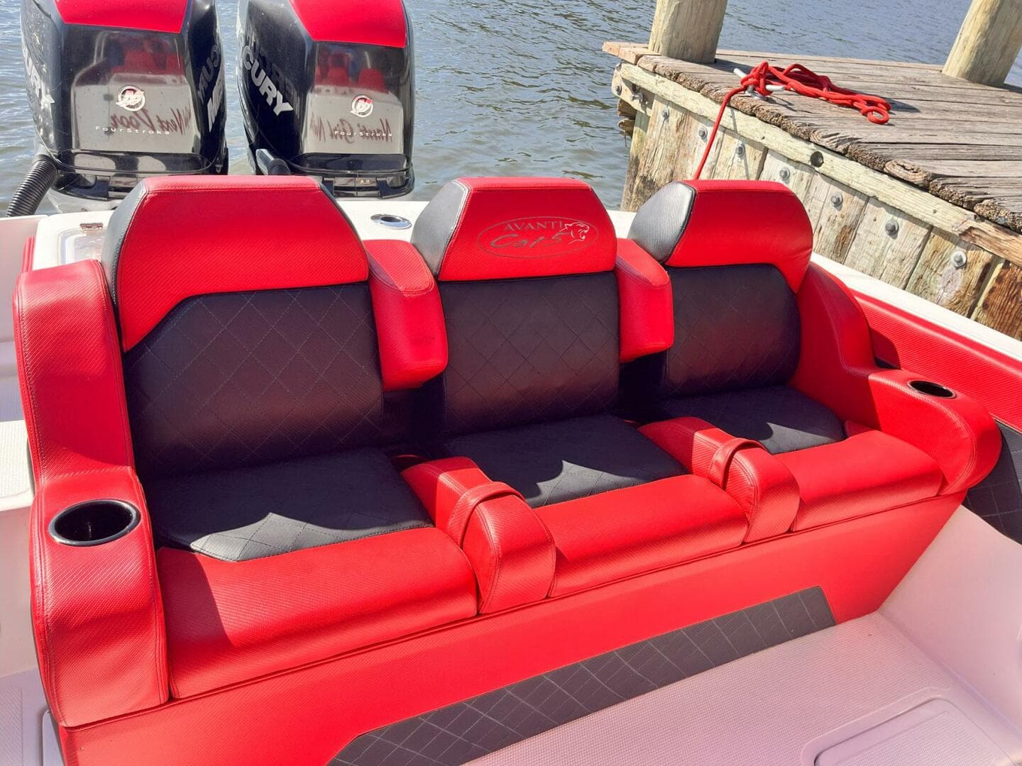 2014 Avanti 36 — photo 26