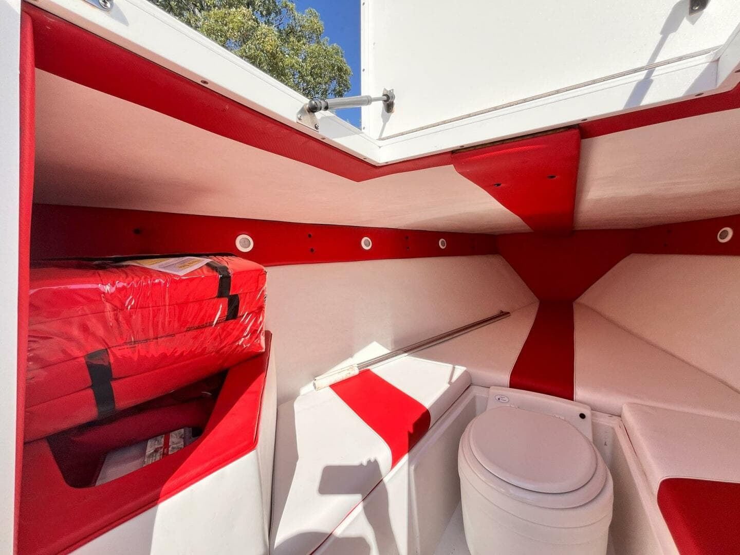 2014 Avanti 36 — photo 34