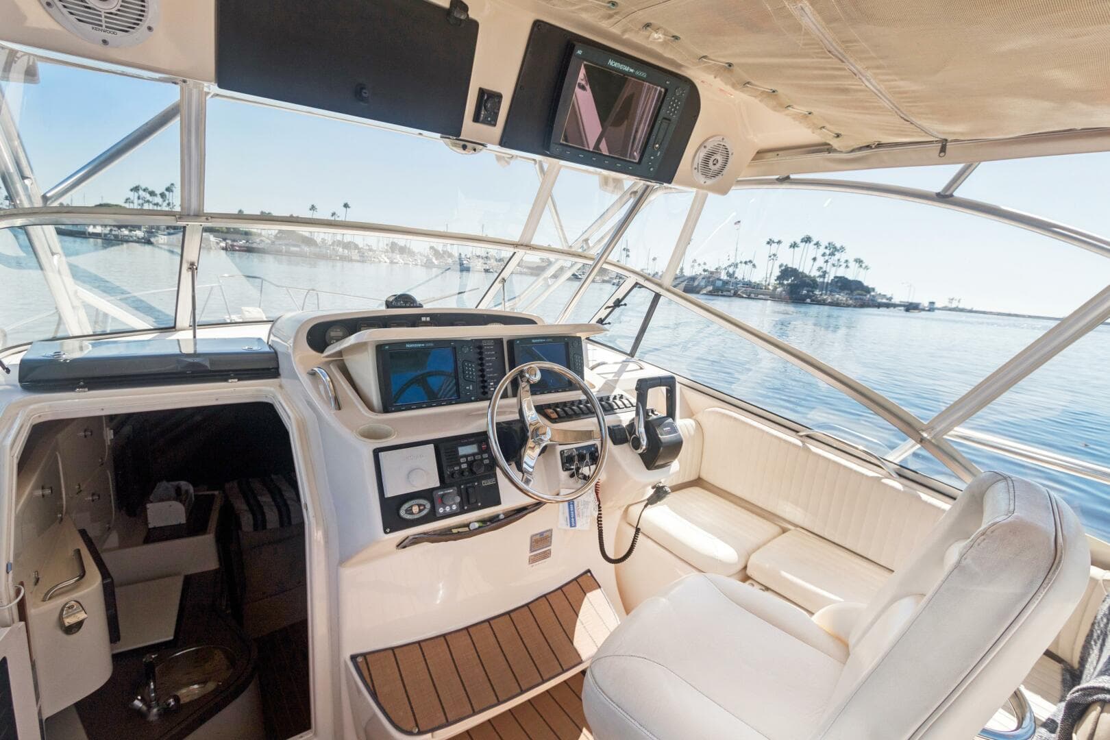 2006 Grady-White 330 Express — photo 12