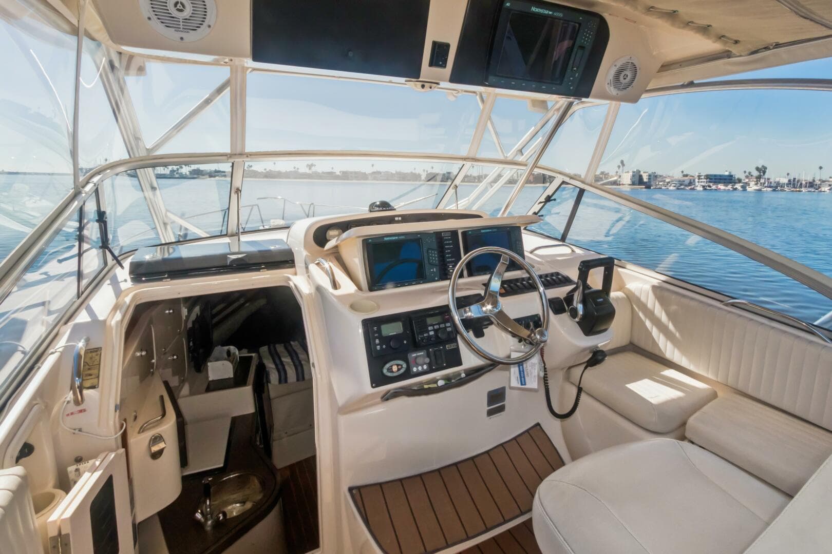 2006 Grady-White 330 Express — photo 2