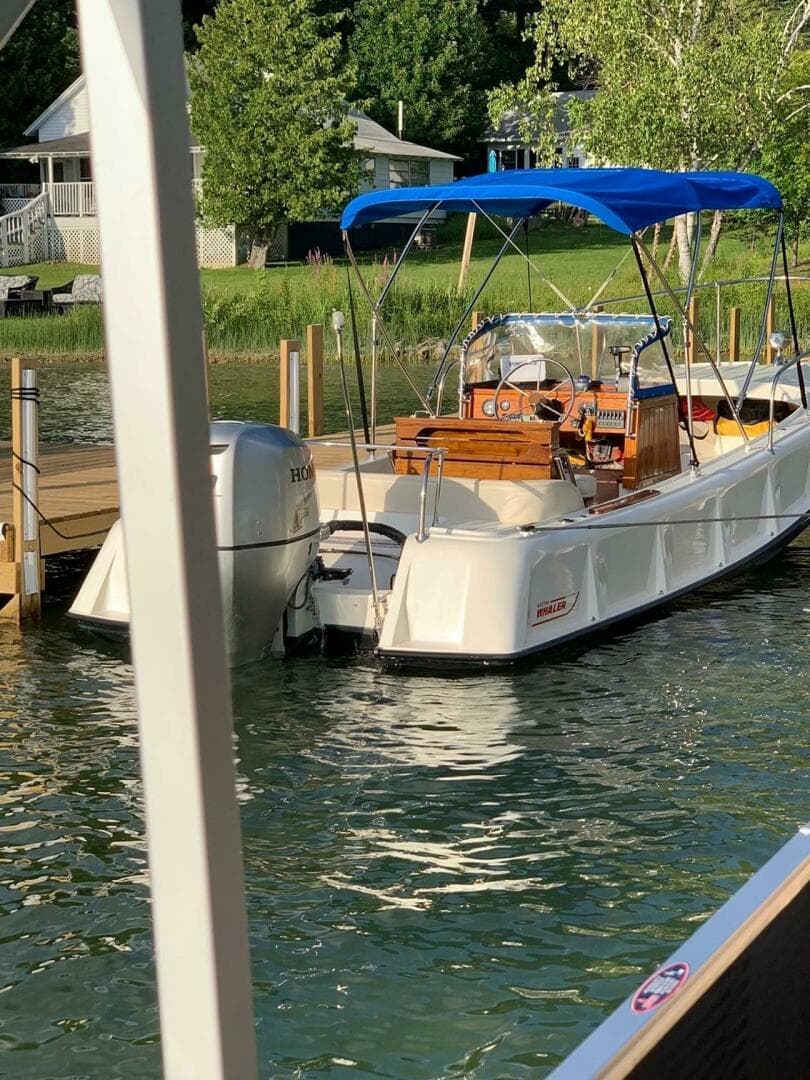 1972 Boston Whaler 21 Outrage Rib Side — photo 2