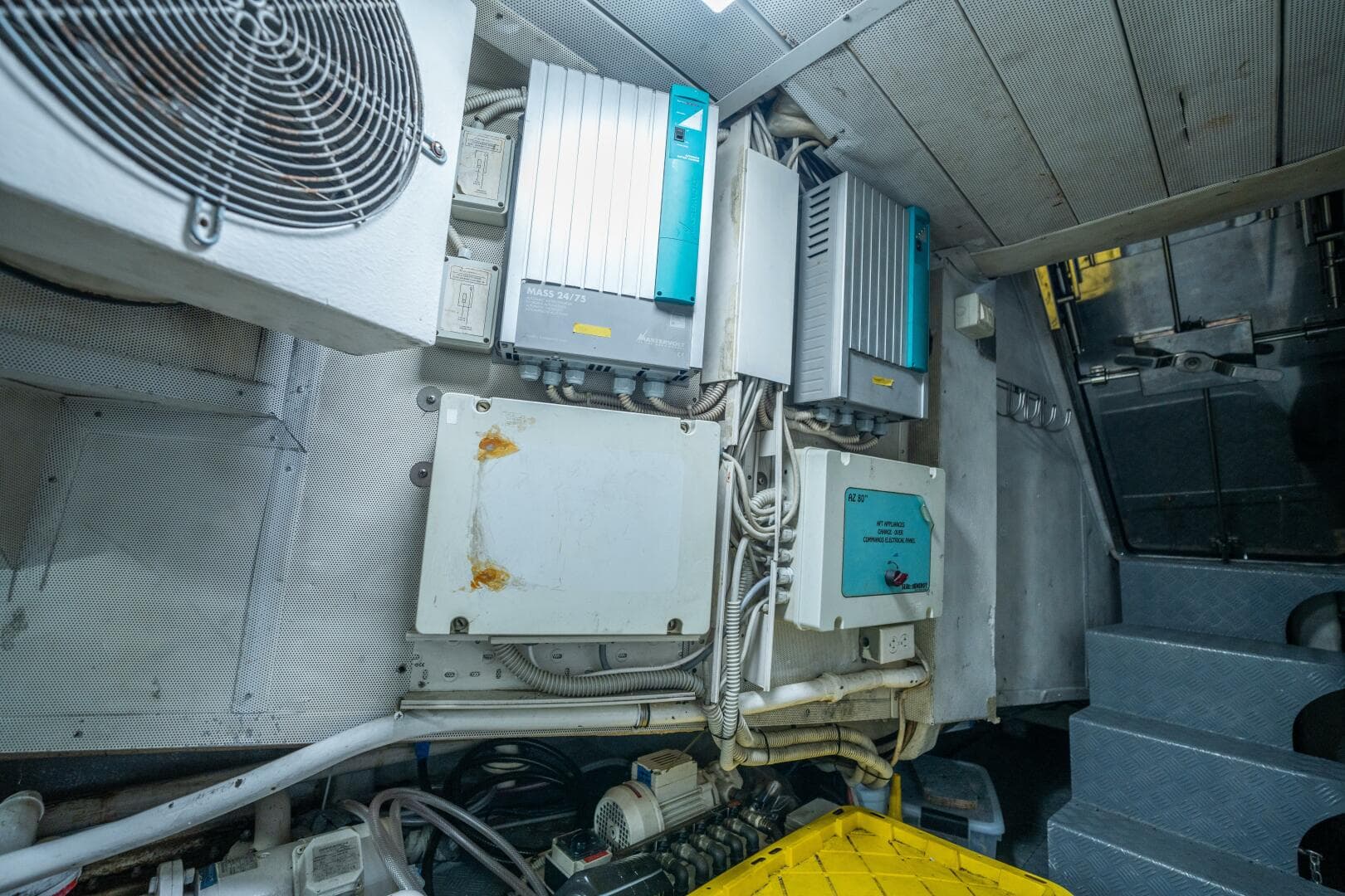 2004 Azimut 80 Carat — photo 28