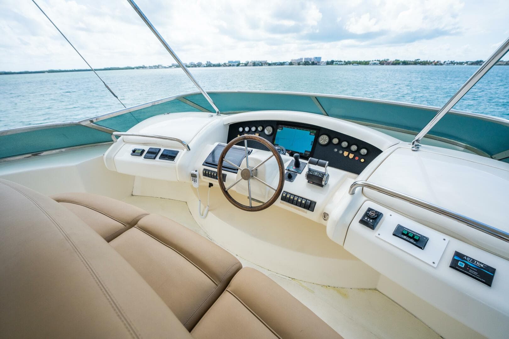 2004 Azimut 80 Carat — photo 8