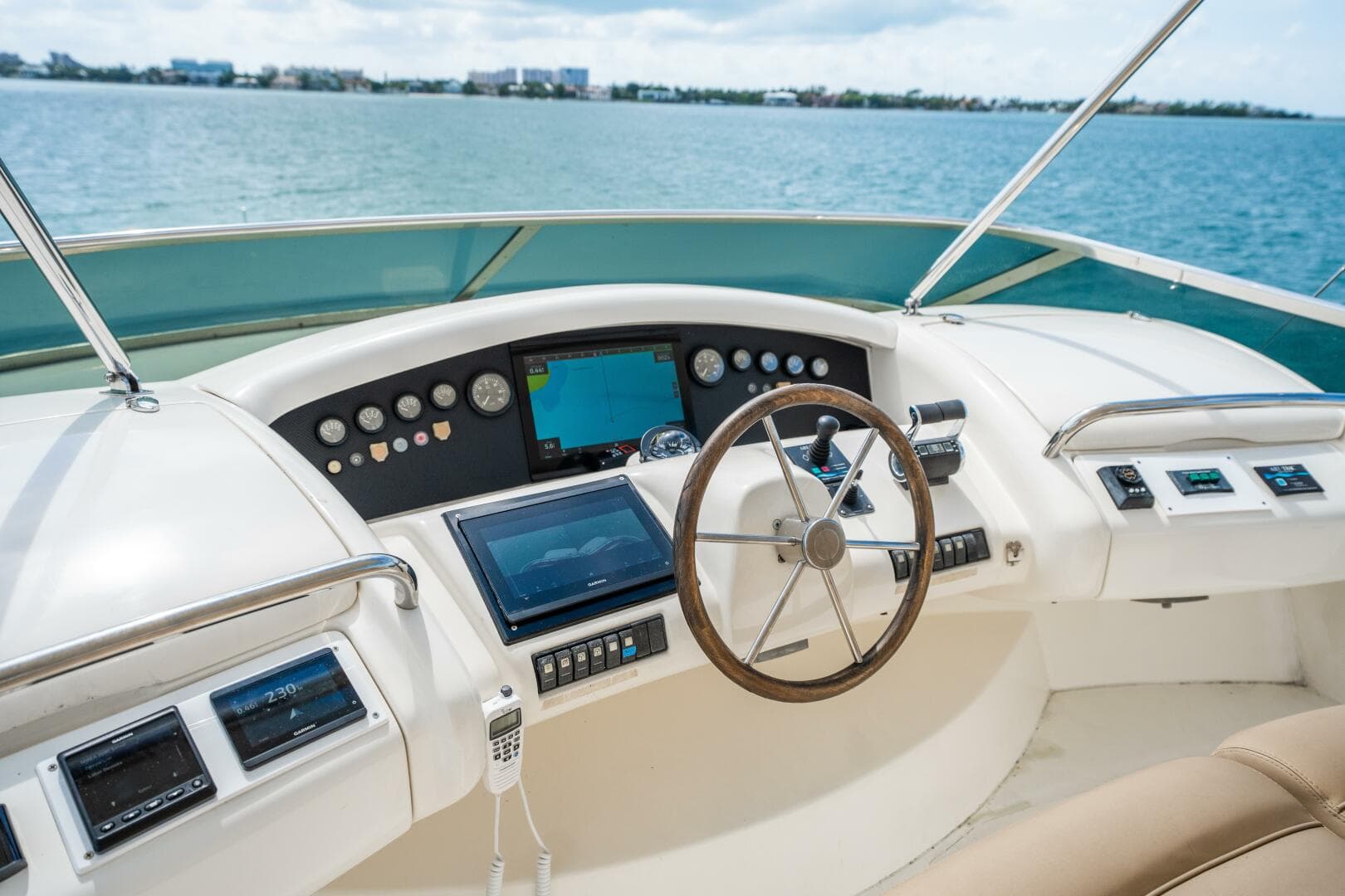 2004 Azimut 80 Carat — photo 9
