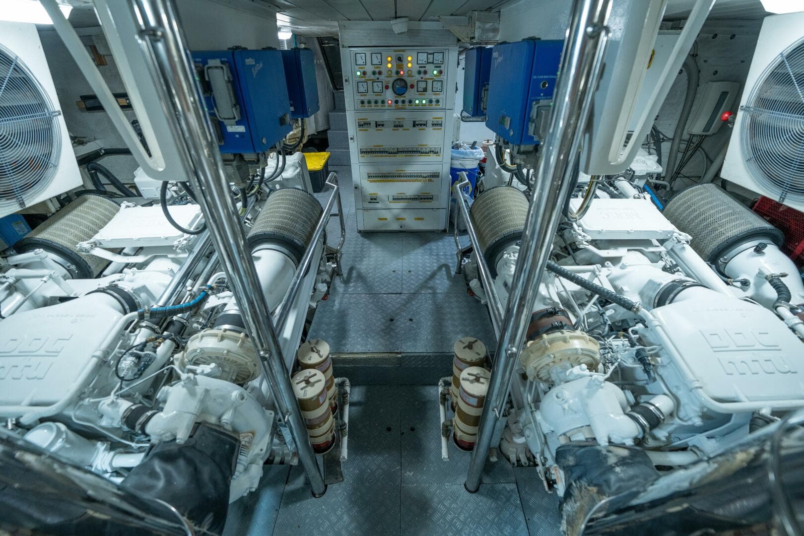 2004 Azimut 80 Carat — photo 26