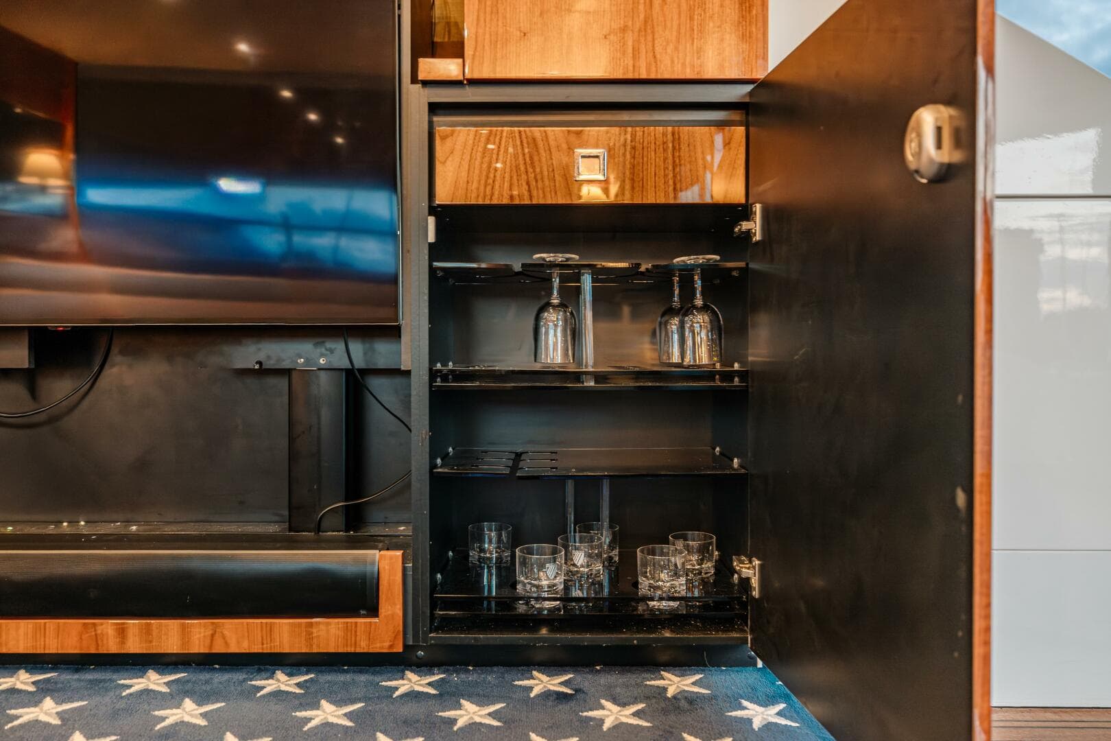 2011 Fairline 65 Squadron — photo 43