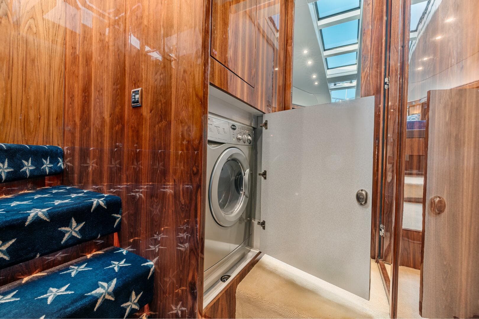 2011 Fairline 65 Squadron — photo 46