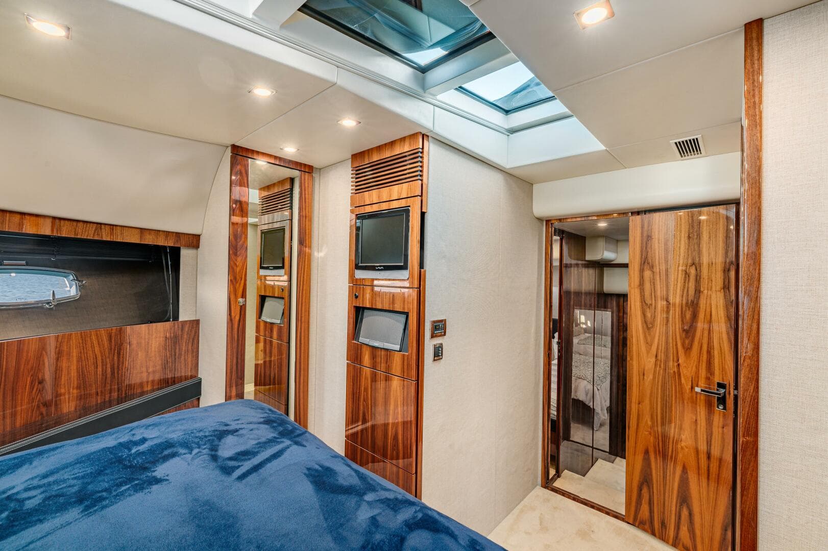 2011 Fairline 65 Squadron — photo 59