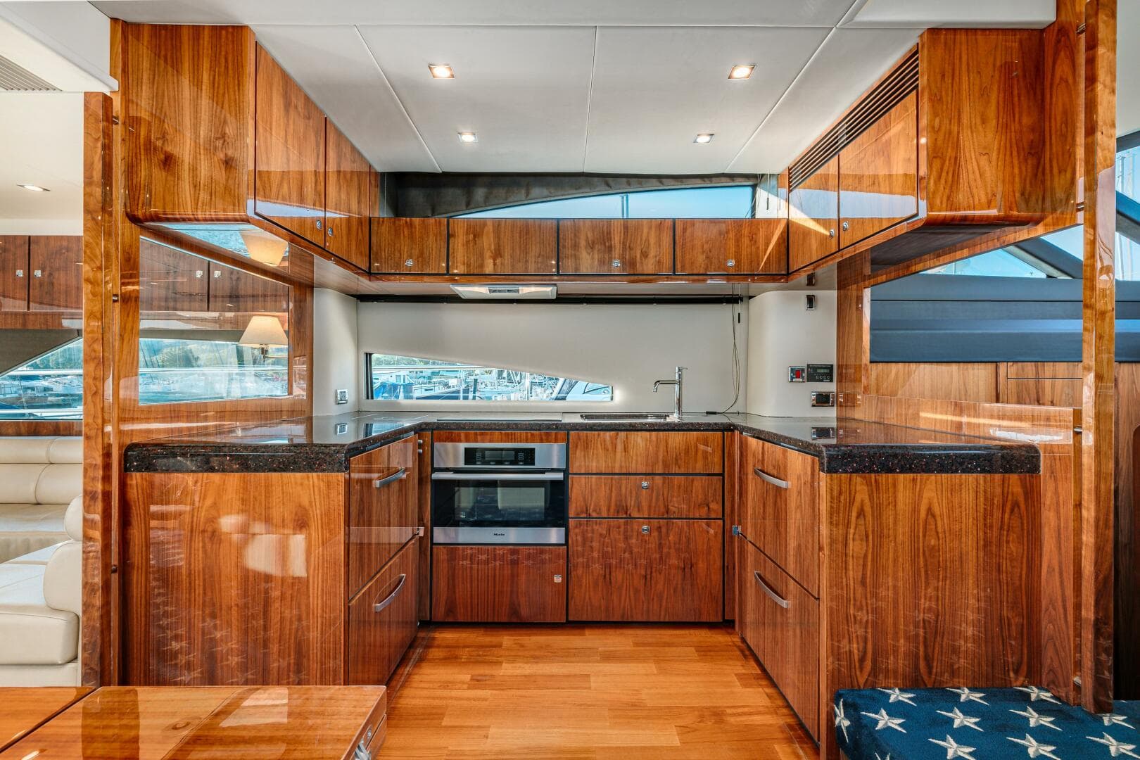 2011 Fairline 65 Squadron — photo 37