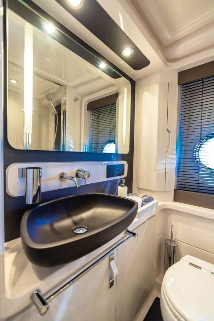 2020 Azimut Custom — photo 35