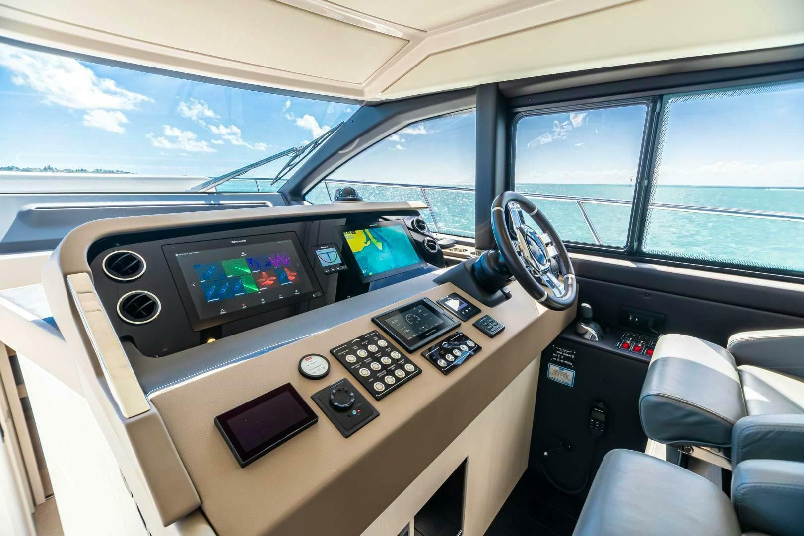 2020 Azimut Custom — photo 27