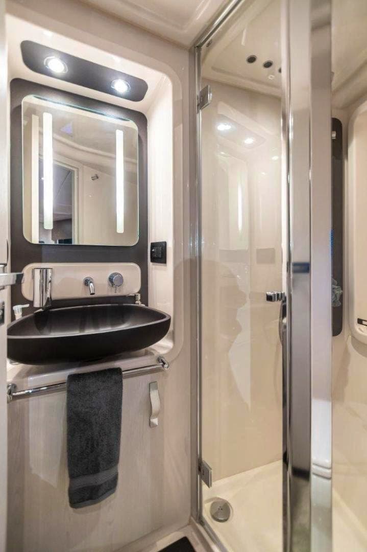 2020 Azimut Custom — photo 43