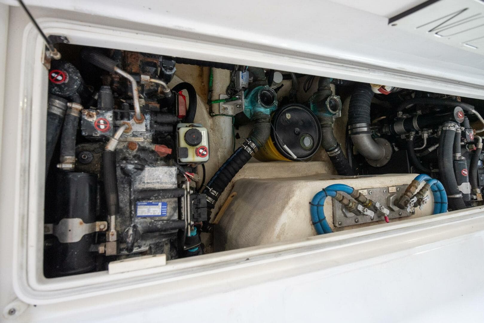 2012 Cabo 40 Express — photo 37