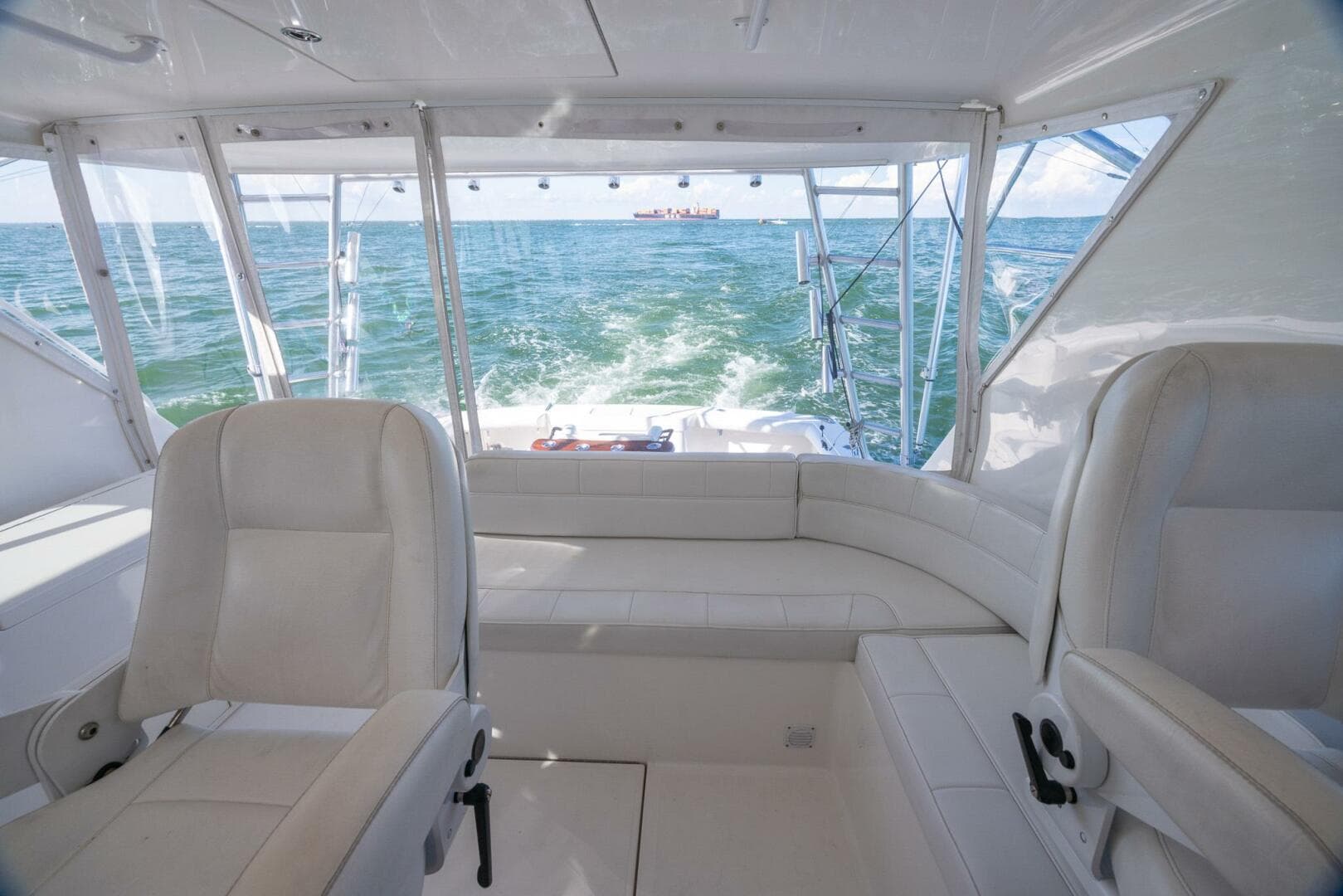 2012 Cabo 40 Express — photo 28