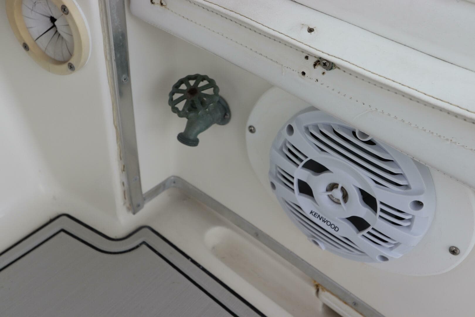 2001 Fountain 25 CC — photo 19